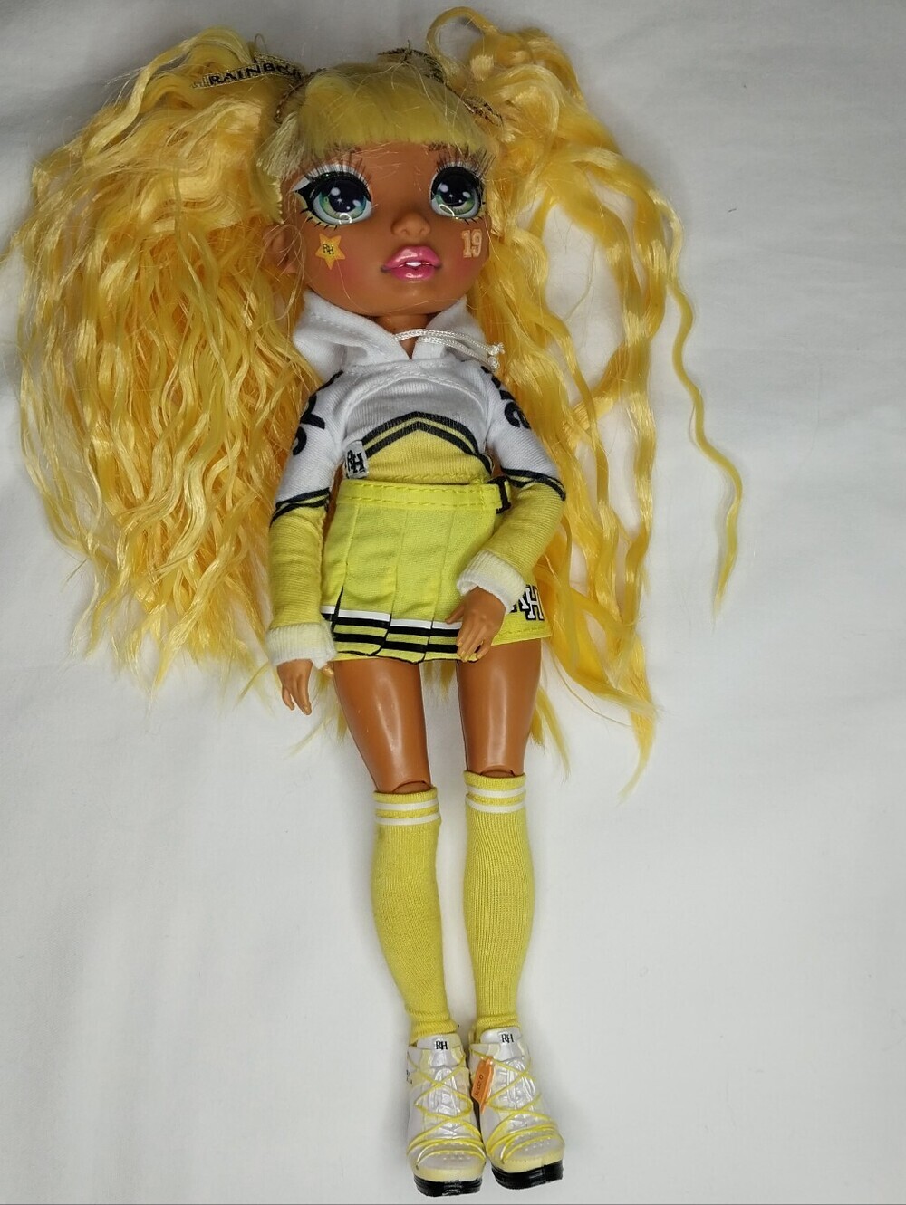 Rainbow High Sunny Madison Cheer Series Fashion Doll